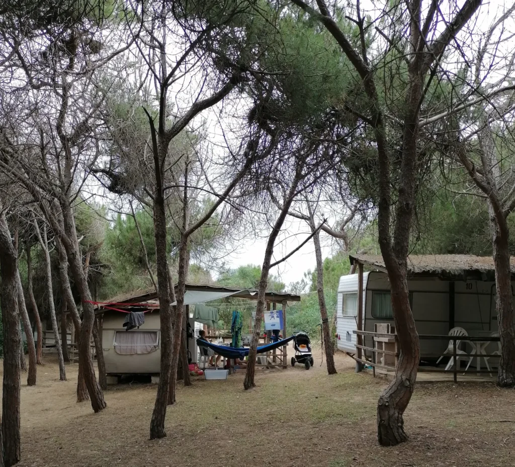 Roulotte in campeggio al Nurapolis per una vacanza in Sardegna